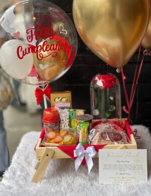 desayuno con rosa preservada