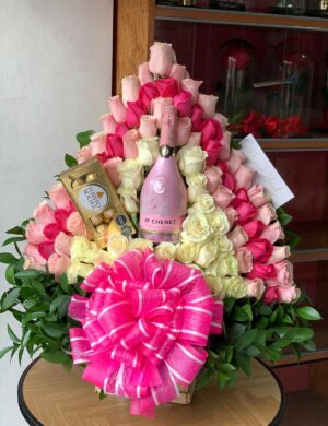 Ramo piramide con champaña