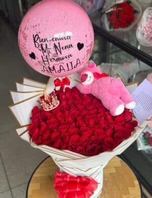 Arreglo buchón 150 rosas con oso cariñoso